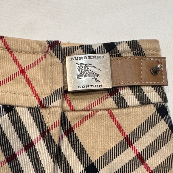 Authentic Burberry Beige and Black Check Skirt - Picture 2 of 14